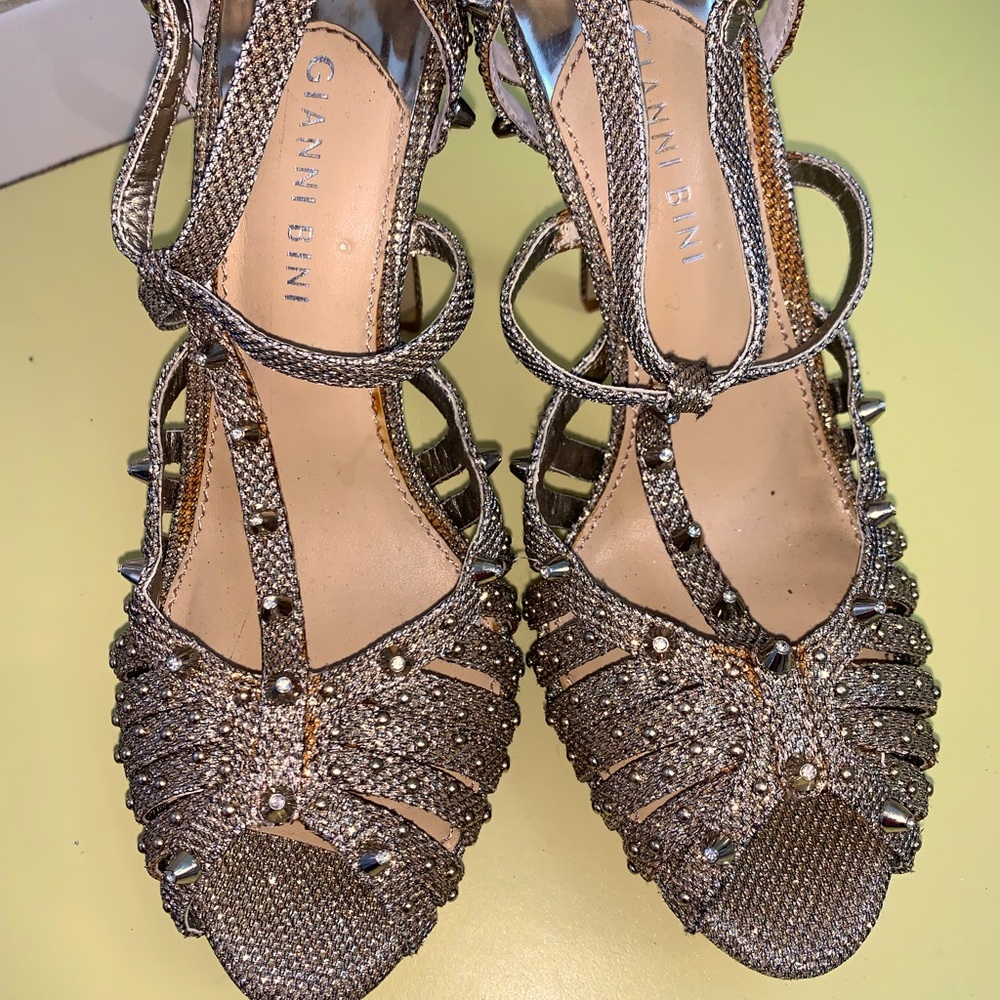 🔥GIANNI BINI GOLD STUDDED HEELS🔥WORN ONCE-WEDDING. SIZE 8. 5in heel.
